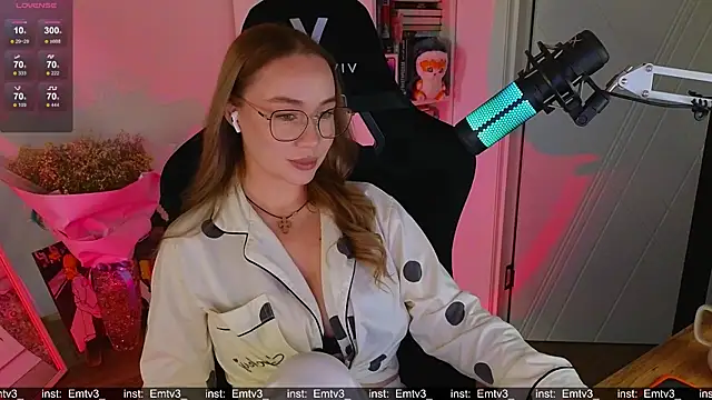 Emili1- online show from 12/01/25, 11:44