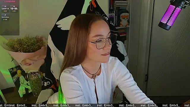 Emili1- online show from 11/18/25, 05:49