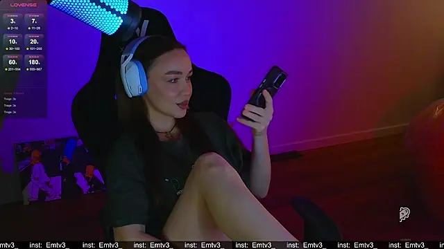 Emili1- online show from 04/10/26, 10:44