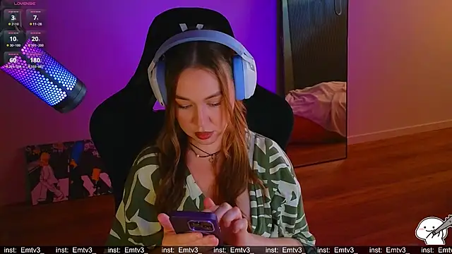 Emili1- online show from 06/17/26, 10:03