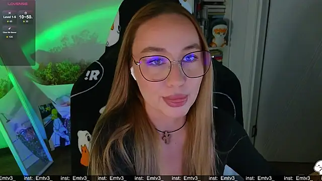 Snapshot of Emili1- chatting on 01/16/26, 01:37 Emili1- online show from 01/16/26, 01:37