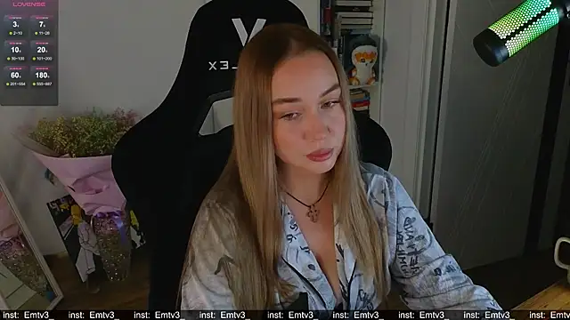 Emili1- online show from 11/28/25, 02:06