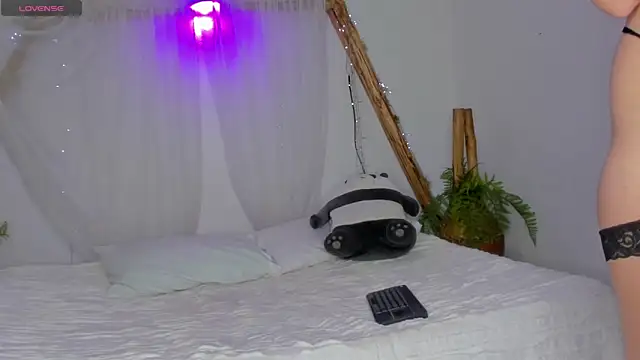 Snapshot of _RedMoon chatting on 01/09/26, 09:33 RedMoon online show from 01/09/26, 09:33