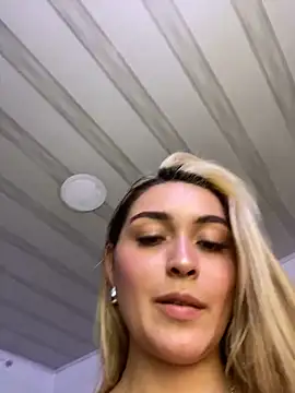 Snapshot of emma_oxford chatting on 02/28/25, 08:39 emma oxford online show from 02/28/25, 08:39