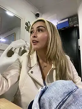 Snapshot of emma_oxford chatting on 02/26/25, 07:45 emma oxford online show from 02/26/25, 07:45