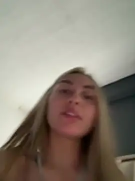 Snapshot of emma_oxford chatting on 02/18/26, 09:33 emma oxford online show from 02/18/26, 09:33