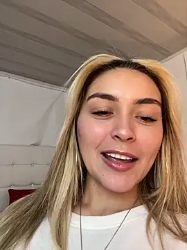 Snapshot of emma_oxford chatting on 02/22/25, 08:42 emma oxford online show from 02/22/25, 08:42