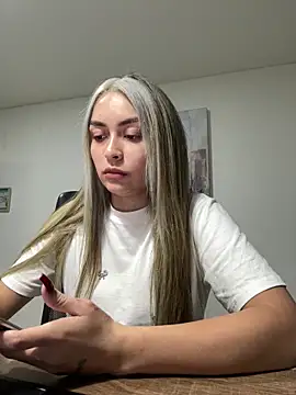 Snapshot of emma_oxford chatting on 02/07/26, 12:40 emma oxford online show from 02/07/26, 12:40