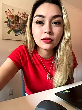 Snapshot of emma_oxford chatting on 09/29/25, 12:44 emma oxford online show from 09/29/25, 12:44