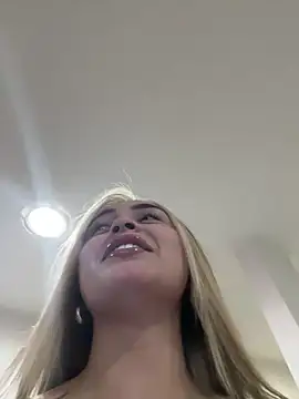 Snapshot of emma_oxford chatting on 02/28/26, 02:44 emma oxford online show from 02/28/26, 02:44