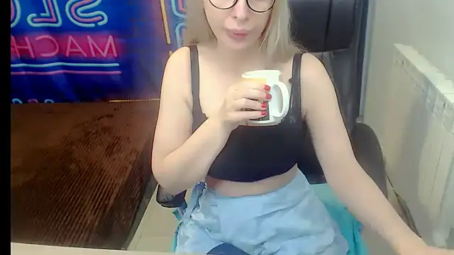 Snapshot of kerakiss877 chatting on 01/11/26, 07:43 kerakiss877 online show from 01/11/26, 07:43