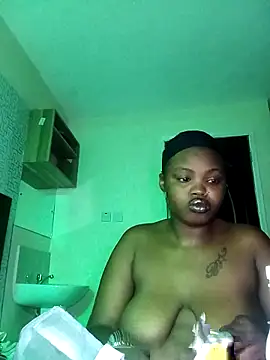 Snapshot of freaky_belle chatting on 10/31/25, 03:58 freaky belle online show from 10/31/25, 03:58