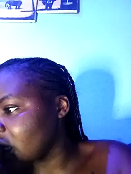 Snapshot of freaky_belle chatting on 09/11/25, 02:33 freaky belle online show from 09/11/25, 02:33