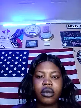 Snapshot of freaky_belle chatting on 10/16/25, 05:16 freaky belle online show from 10/16/25, 05:16