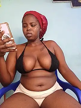 Snapshot of freaky_belle chatting on 06/18/26, 12:54 freaky belle online show from 06/18/26, 12:54