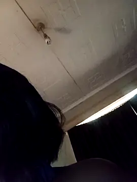 Snapshot of freaky_belle chatting on 10/18/25, 04:14 freaky belle online show from 10/18/25, 04:14