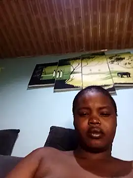 Snapshot of freaky_belle chatting on 12/18/25, 04:17 freaky belle online show from 12/18/25, 04:17