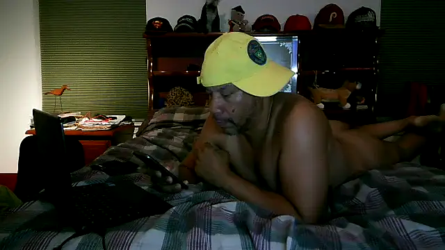 Snapshot of pimpdaddy4ever chatting on 10/31/25, 10:56 pimpdaddy4ever online show from 10/31/25, 10:56