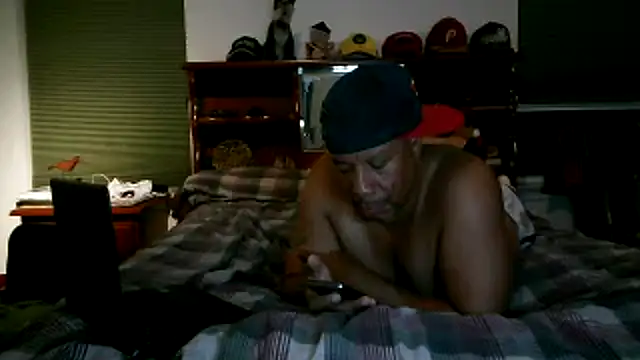 Snapshot of pimpdaddy4ever chatting on 10/19/25, 01:52 pimpdaddy4ever online show from 10/19/25, 01:52