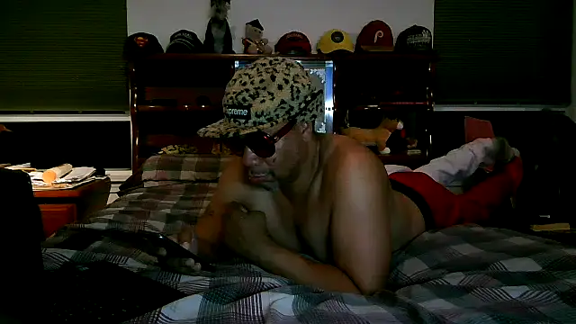 Snapshot of pimpdaddy4ever chatting on 11/14/25, 02:15 pimpdaddy4ever online show from 11/14/25, 02:15