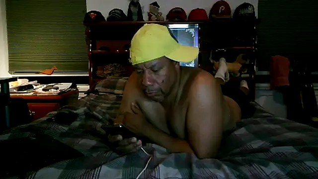 Snapshot of pimpdaddy4ever chatting on 11/07/25, 01:32 pimpdaddy4ever online show from 11/07/25, 01:32