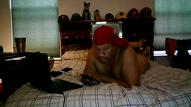 Snapshot of pimpdaddy4ever chatting on 12/14/25, 02:00 pimpdaddy4ever online show from 12/14/25, 02:00