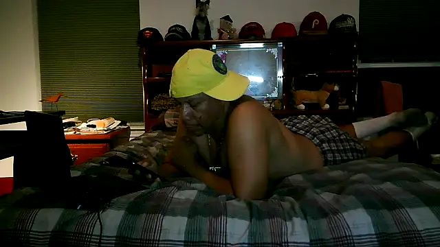 Snapshot of pimpdaddy4ever chatting on 11/21/25, 02:10 pimpdaddy4ever online show from 11/21/25, 02:10