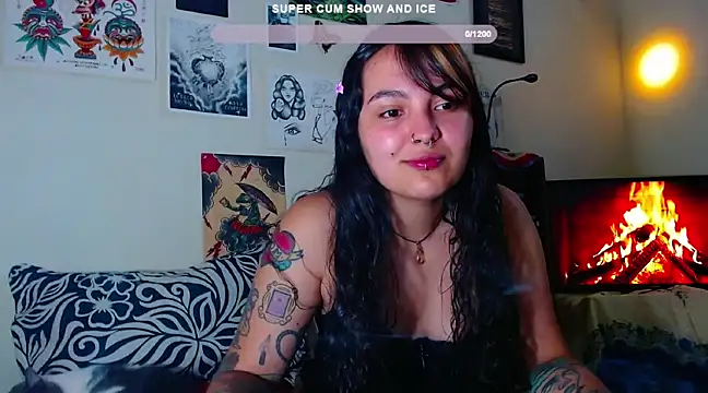Snapshot of sweetiee_mary chatting on 01/25/25, 04:02 sweetiee mary online show from 01/25/25, 04:02
