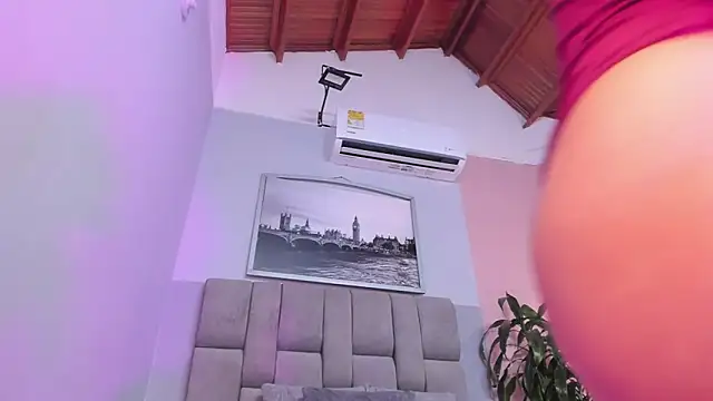 selene tylor  online show from 09/27/25, 12:17