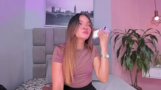 selene tylor  online show from 12/17/25, 03:11