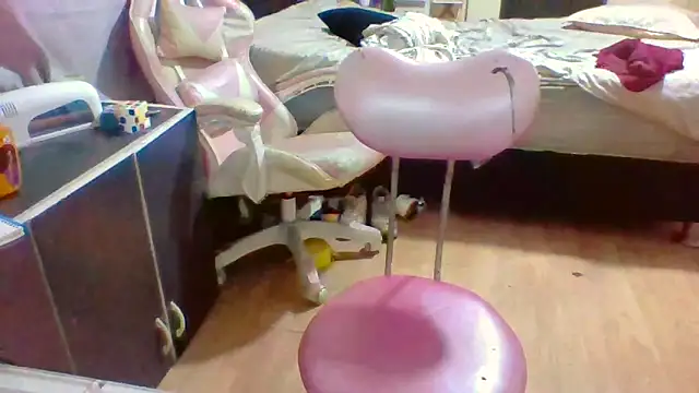 Jennxdolls online show from 02/17/25, 09:32