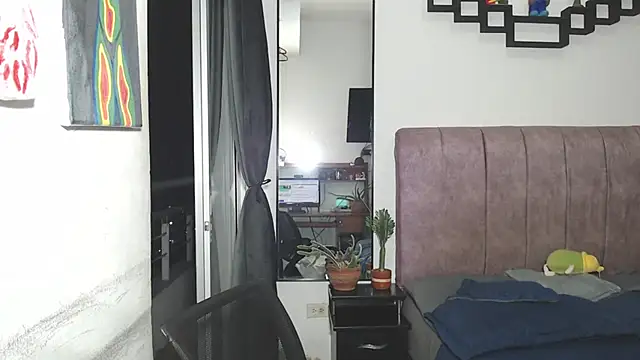 Snapshot of Liza_Thurner chatting on 09/09/25, 11:47 Liza Thurner online show from 09/09/25, 11:47