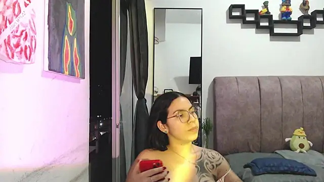 Snapshot of Liza_Thurner chatting on 09/09/25, 12:32 Liza Thurner online show from 09/09/25, 12:32