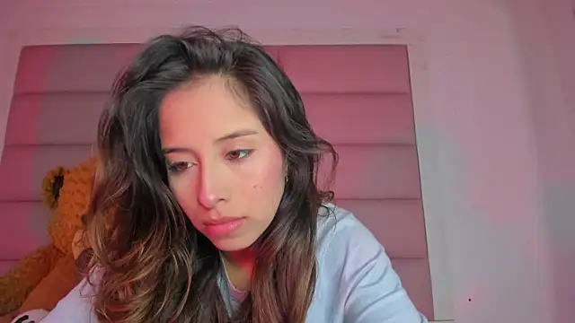 Snapshot of little-Emma chatting on 12/14/25, 03:13 little-Emma online show from 12/14/25, 03:13