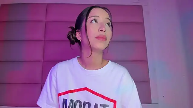 Snapshot of little-Emma chatting on 12/15/25, 03:12 little-Emma online show from 12/15/25, 03:12