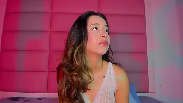 Snapshot of little-Emma chatting on 12/05/25, 03:05 little-Emma online show from 12/05/25, 03:05