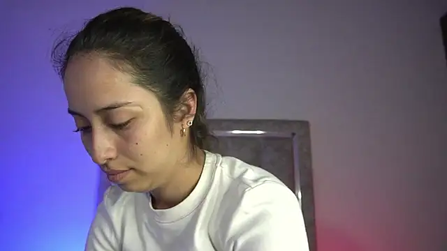 Snapshot of little-Emma chatting on 07/21/26, 11:39 little-Emma online show from 07/21/26, 11:39