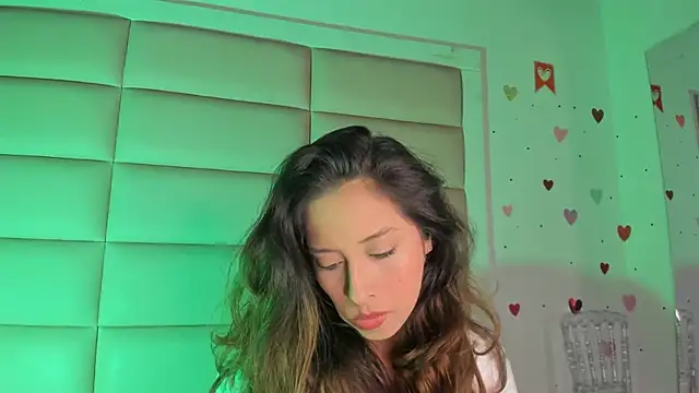 Snapshot of little-Emma chatting on 10/20/25, 12:13 little-Emma online show from 10/20/25, 12:13