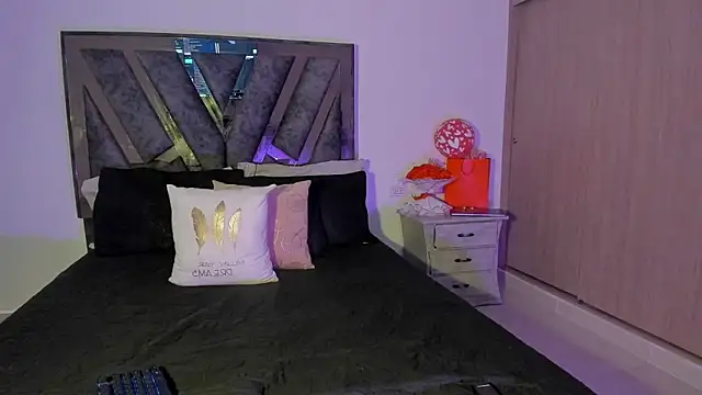 Snapshot of Deborah_Colins chatting on 10/17/25, 12:58 Deborah Colins online show from 10/17/25, 12:58