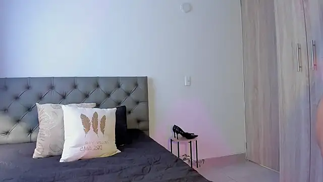 Snapshot of Deborah_Colins chatting on 10/30/25, 05:43 Deborah Colins online show from 10/30/25, 05:43