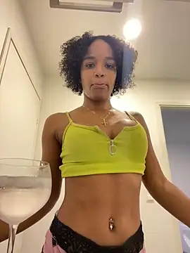 Snapshot of Black_Dolll chatting on 01/15/25, 12:58 Black Dolll online show from 01/15/25, 12:58