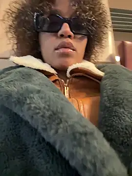 Snapshot of Black_Dolll chatting on 11/07/25, 10:09 Black Dolll online show from 11/07/25, 10:09