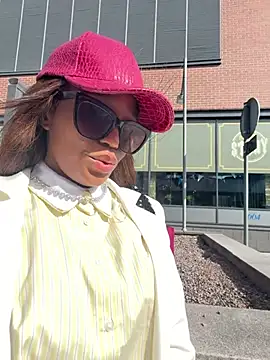 Black Dolll online show from 04/14/26, 12:32