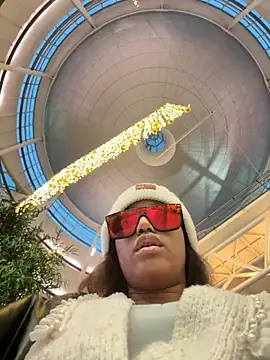 Snapshot of Black_Dolll chatting on 11/06/25, 02:21 Black Dolll online show from 11/06/25, 02:21