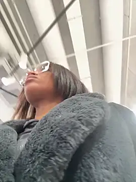 Snapshot of Black_Dolll chatting on 11/20/25, 09:32 Black Dolll online show from 11/20/25, 09:32