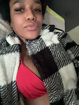 Snapshot of Black_Dolll chatting on 03/15/25, 03:16 Black Dolll online show from 03/15/25, 03:16