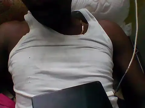 Snapshot of bas1cooks chatting on 11/29/25, 01:11 bas1cooks online show from 11/29/25, 01:11