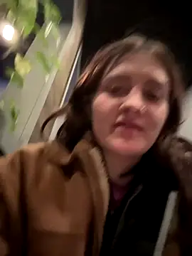 emilysue1 online show from 12/14/25, 05:02