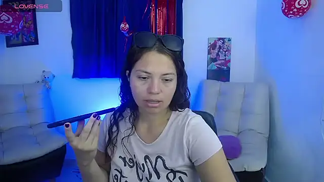 shanel cullen  online show from 03/04/25, 01:59