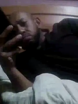 pineda1689 online show from 12/17/24, 03:49